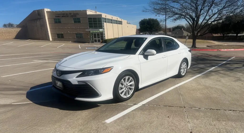 Toyota Camry White 2024 Img3
